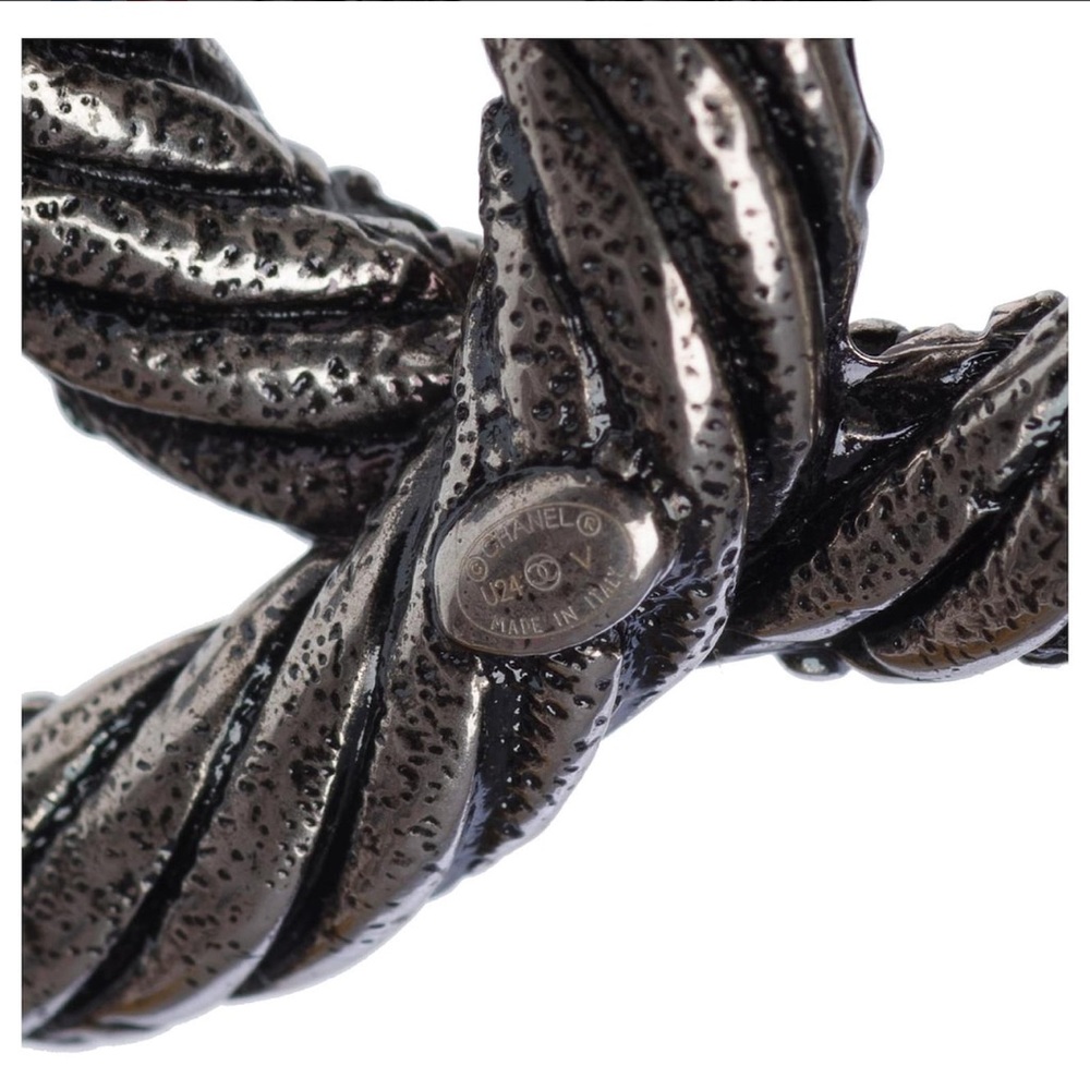 Brand new CHANEL Silver CC Brooch - Picture 7 of 8